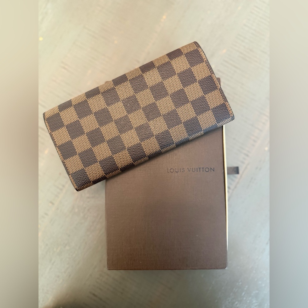 Louis Vuitton Emilie Wallet – Damier Ebene with Red Interior - Picture 4 of 11